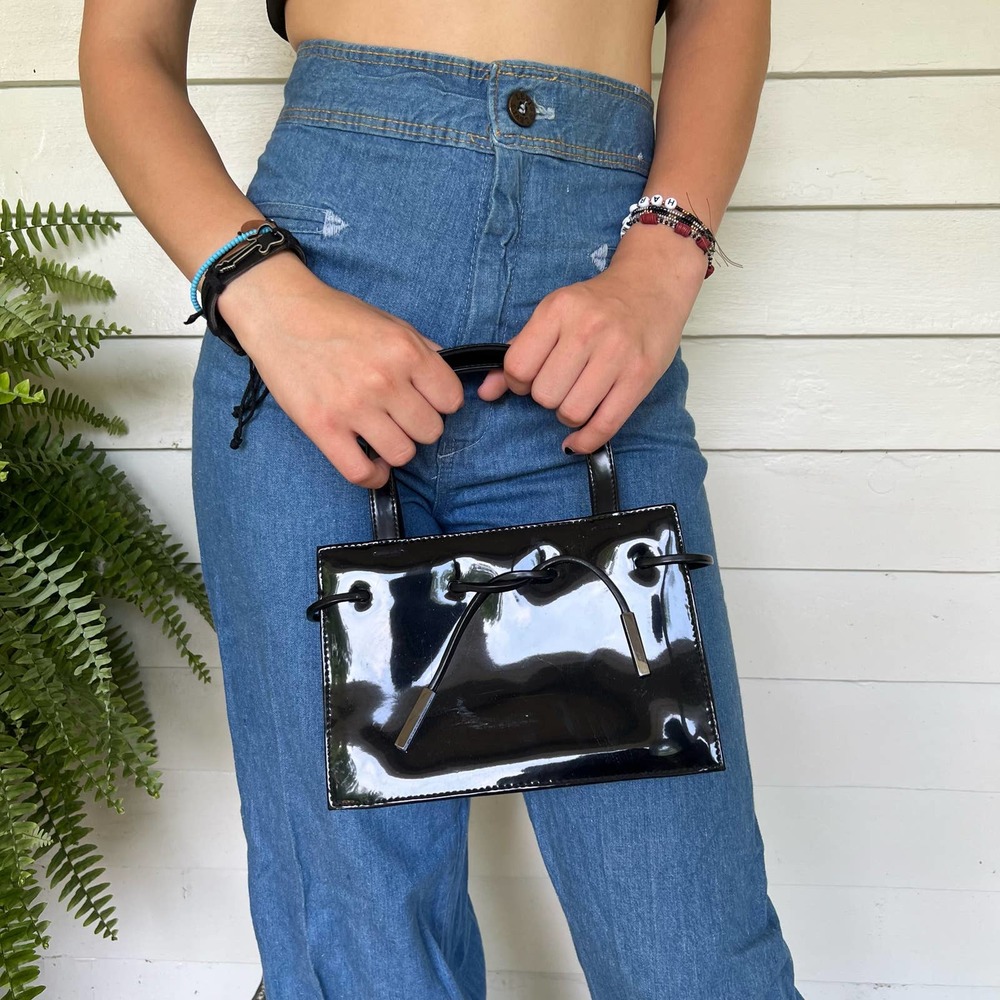 Adorable vintage thrifted handbag black patent leather